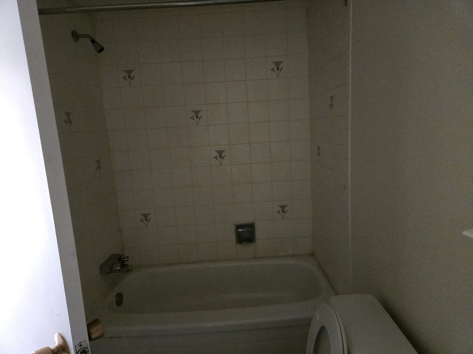 2 bed, 850 sqft, $1,700 — Photo 2