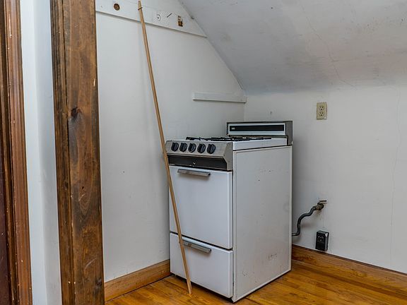 5th image of 310 N 9th St #B