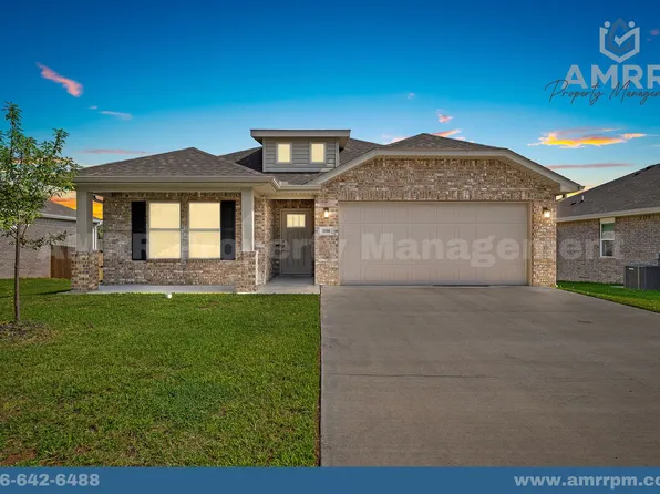 1106 SW 3rd St, Gentry, AR 72734