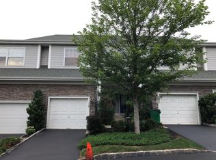 118 Hudson Pointe Dr, Poughkeepsie, NY