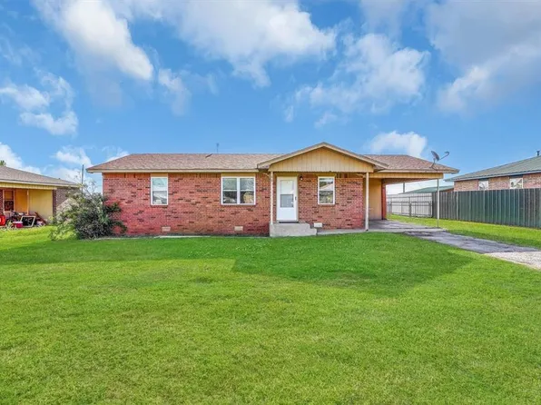 908 S Oak Ave, Erick, OK 73645