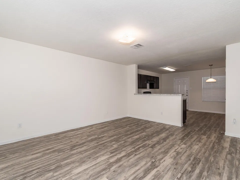 5492 Quail Cove Ln