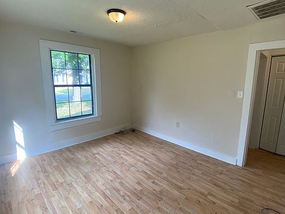 3rd image of 5700 Jefferson St
