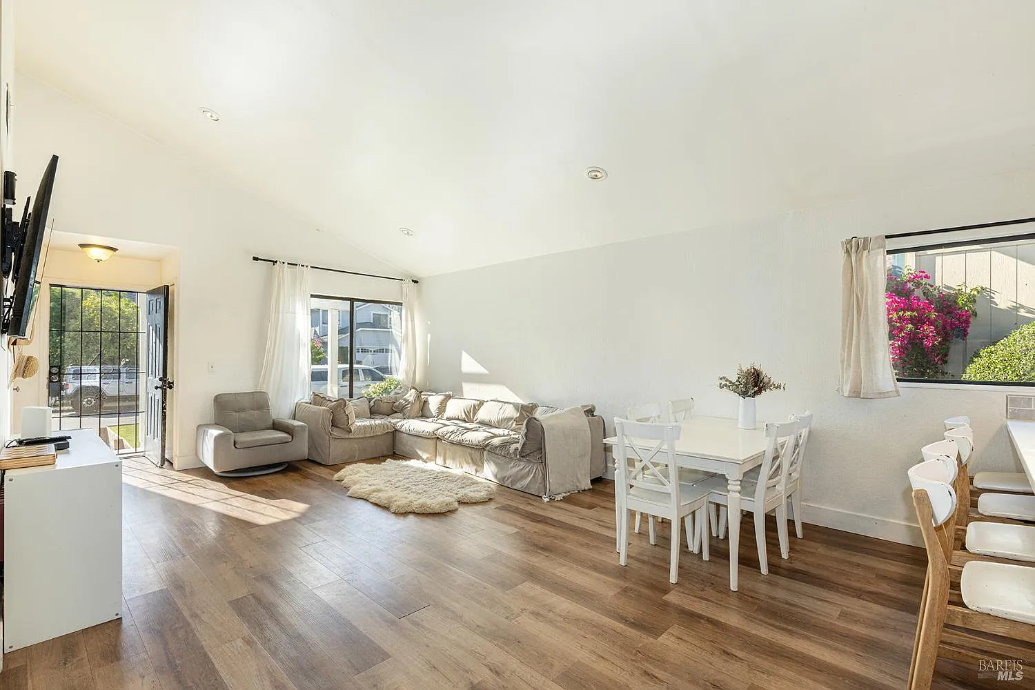 690 Claudius Way - Photo 7