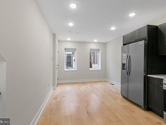 4th image of 1932 Cambridge St #A