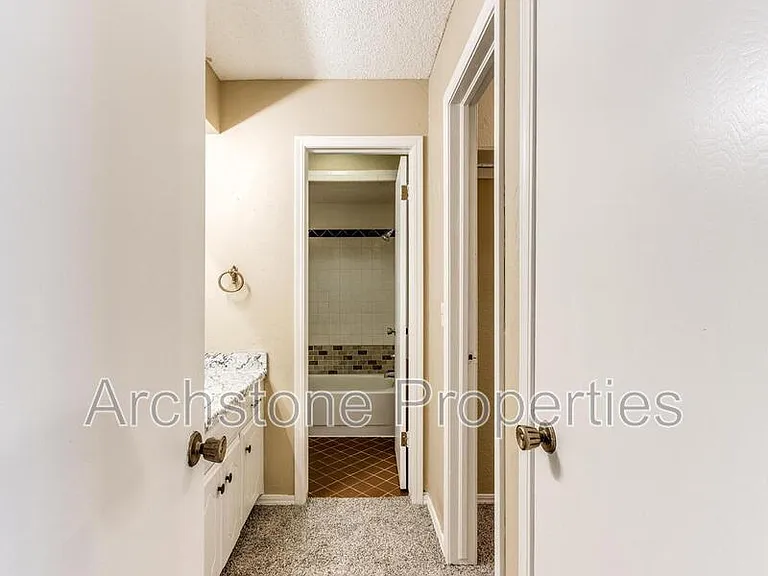 6605 Lyrewood Ln — Photo 18