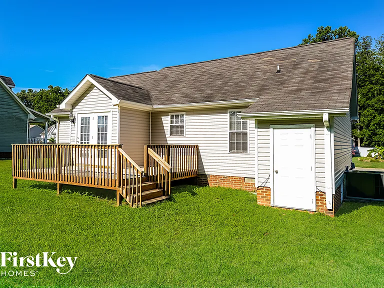 1259 Vincent Dr — Photo 15