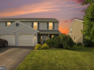 566 Daisy Dr, New Holland, PA 17557