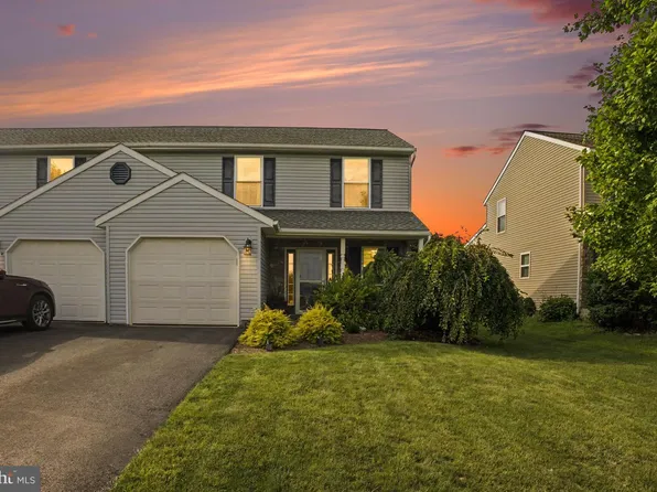 566 Daisy Dr, New Holland, PA 17557