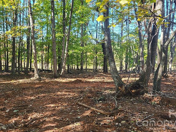 3rd image of 1056 Stephens Trail Rd