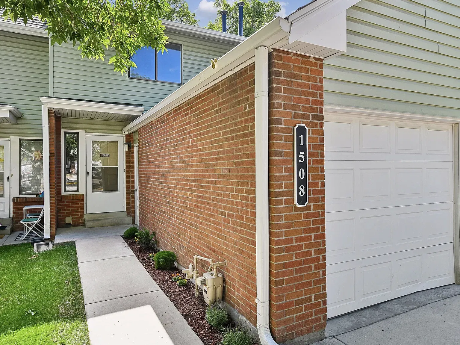 3 bed, 1450 sqft, $2,550 — Photo 1