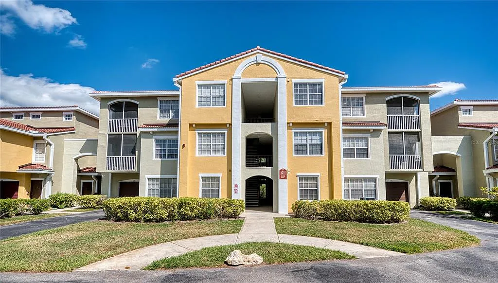 2 bed, 2.0 bath, 1241 sqft, $1,995 — Photo 1