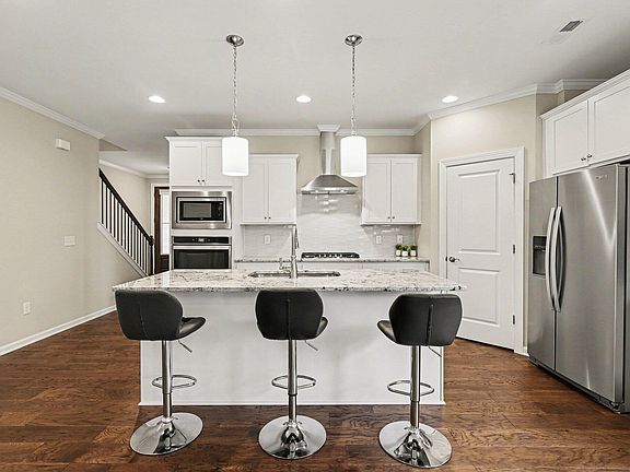 2nd image of 808 Churton Pl