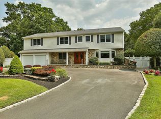 24 Veronica Ct, Smithtown, NY 11787