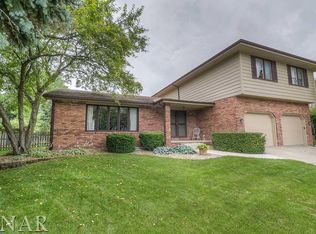 24 Pembrook Cir, Bloomington, IL 61704