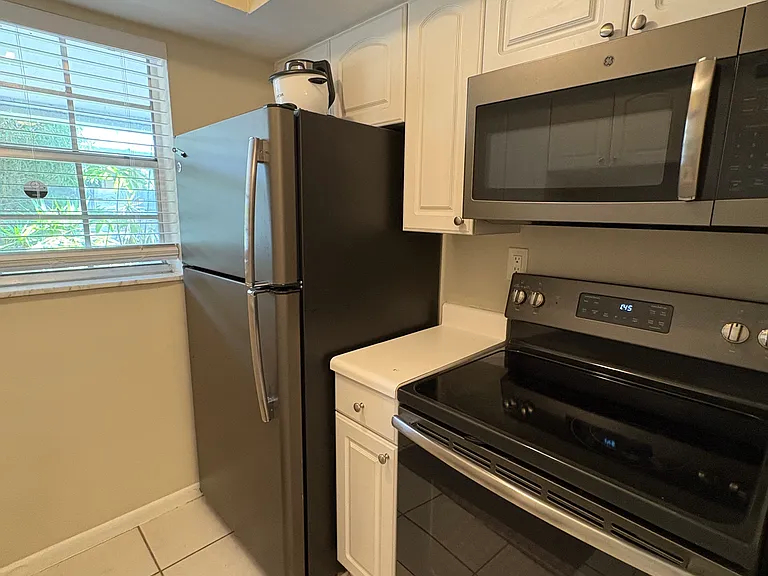 1122 SW 2nd Ct #2 — Photo 6