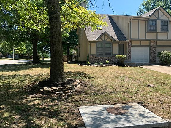 Great Location with new landscape yard! Walking distance to Stoll Park!