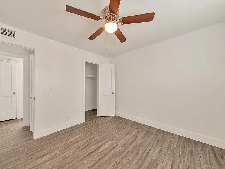 1001 W Flint St — Photo 19