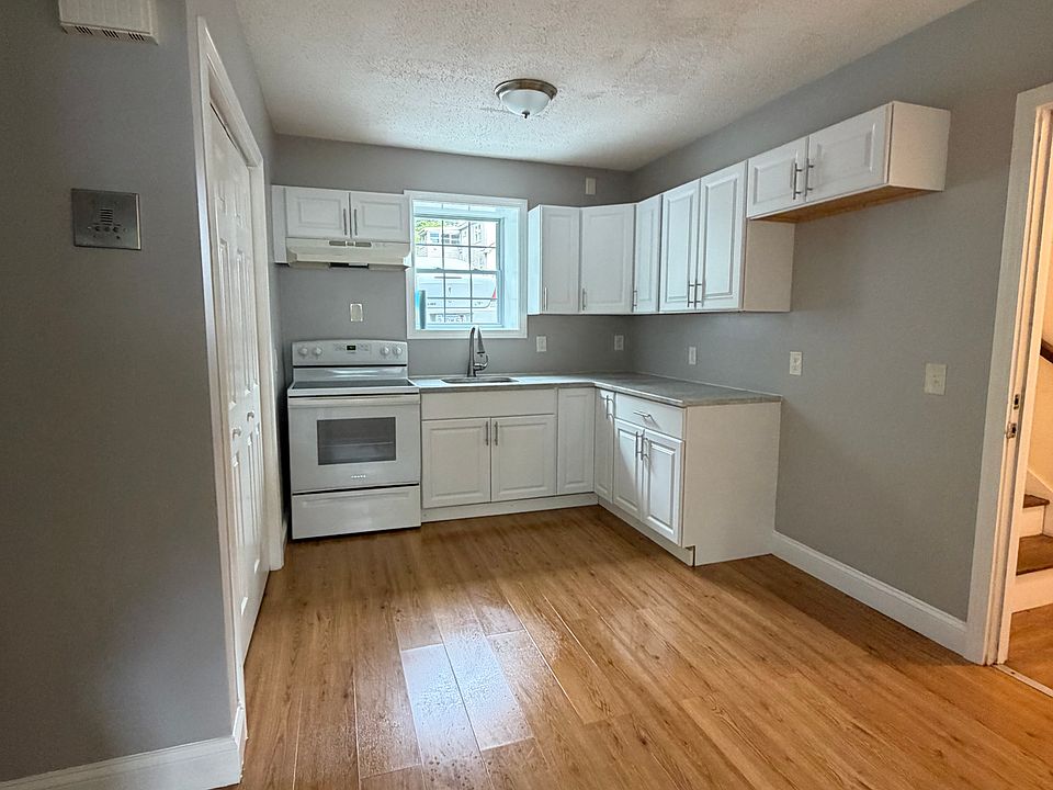 1st image of 155 Johnson St #13