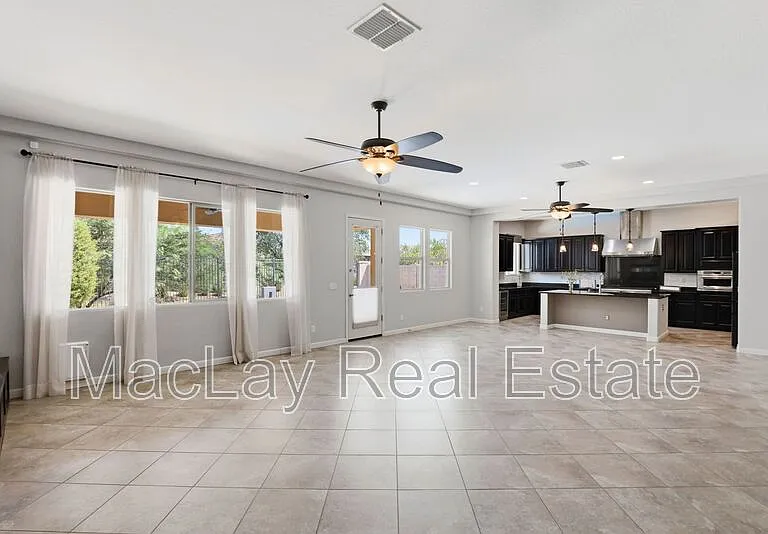 1142 E Bajor St — Photo 15