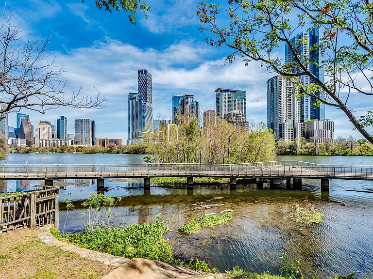 500 E Riverside Dr #206 — Photo 32