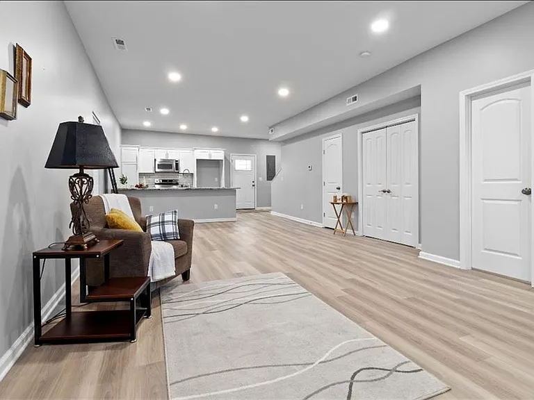 1118 Splitlog Ave — Photo 15