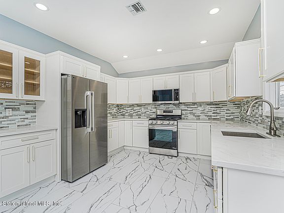 2nd image of 4 Wood Ln