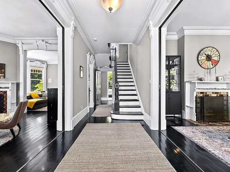 19 Howe Pl — Photo 2