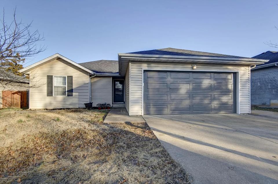 1st image of 204 Justin St