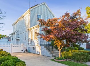 88 Roselle St, Mineola, NY 11501