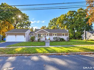 40 Nightingale Dr, Stratford, CT 06614