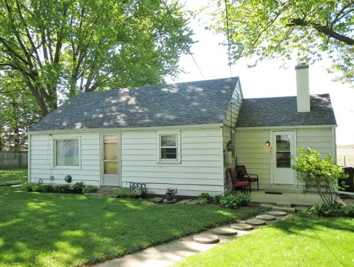 407 E Oregon St — Photo 1