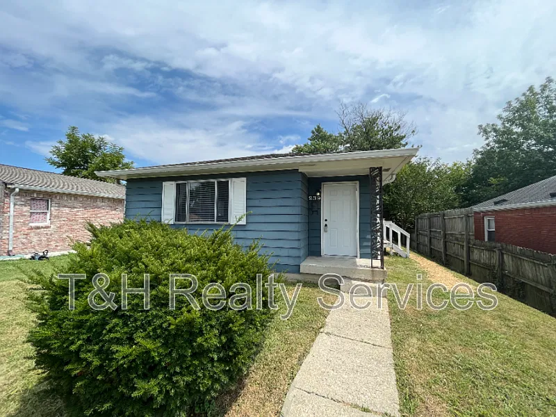 2 bed, 1.0 bath, 936 sqft, $1,100 — Photo 1