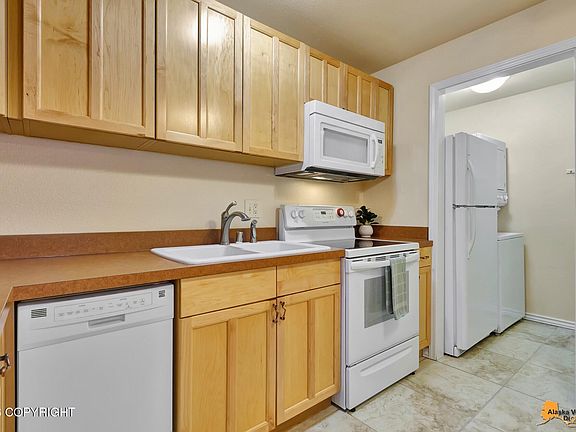 2nd image of 2210 Sentry Dr #B-8
