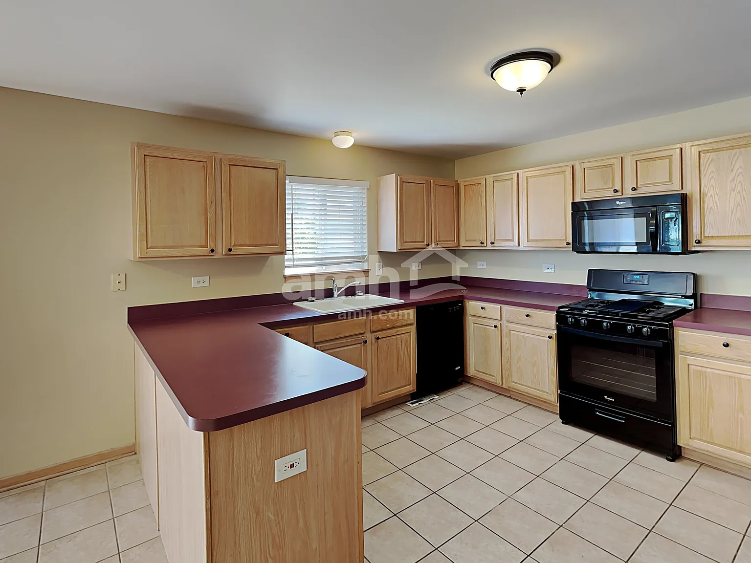 4 bed, 2.5 bath, 2552 sqft, $3,535 — Photo 3
