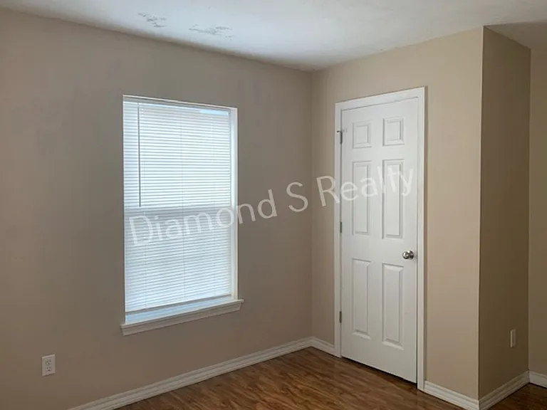 647 W Central St — Photo 12