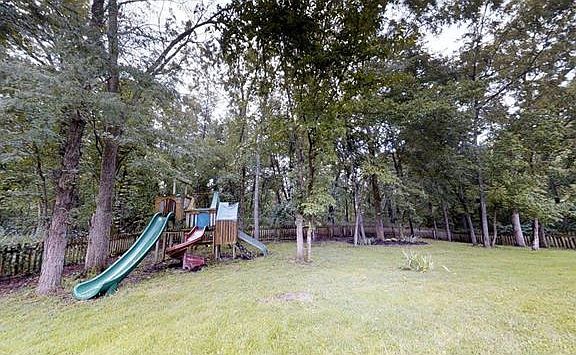 4th image of 1035 N Hanover Ct