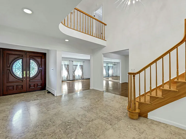 268 Center St — Photo 3