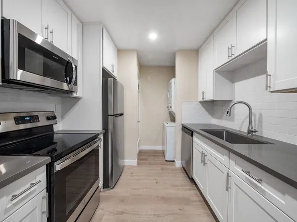 Sunset Cliffs Apartments