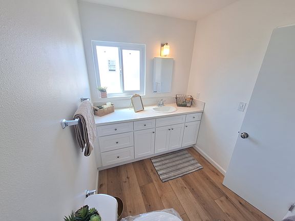2nd image of 6845 Hazeltine Ave #2