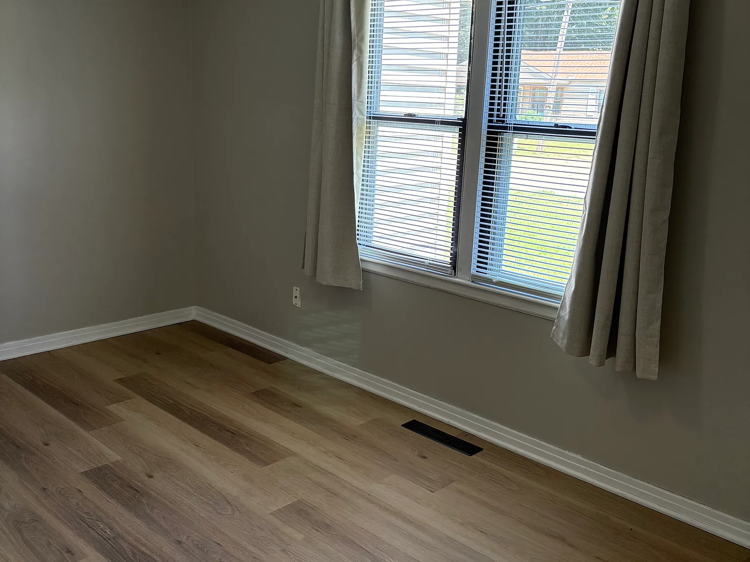 3 bed, 1028 sqft, $1,400 — Photo 4
