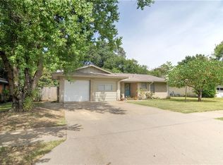 1506 Nichols St, Ennis, TX 75119