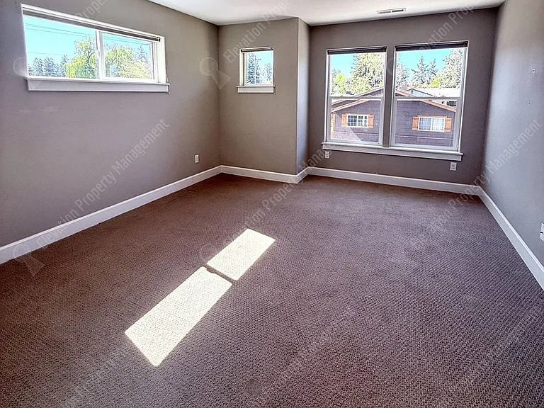790 NE Isabella Ln — Photo 14