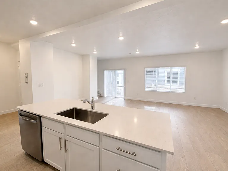 1514 W Bright Eyes Ln — Photo 3