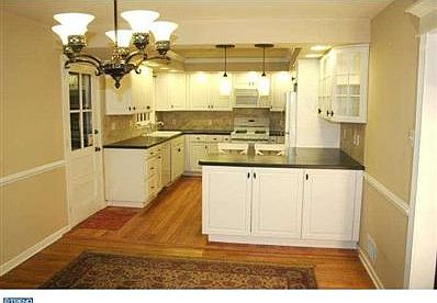 5th image of 577 Pickering Ln