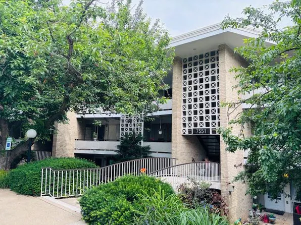 7551 Spring Lake Dr APT D1, Bethesda, MD 20817