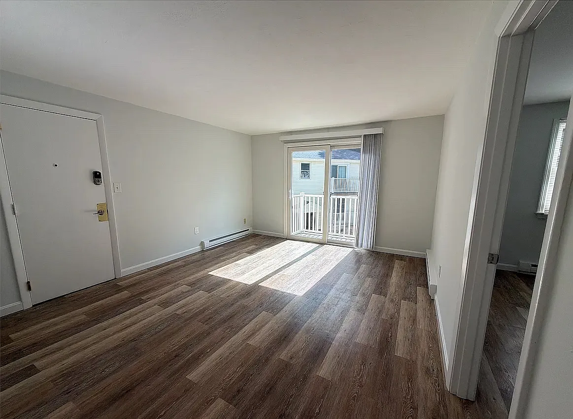 60B Phillips St — Photo 1