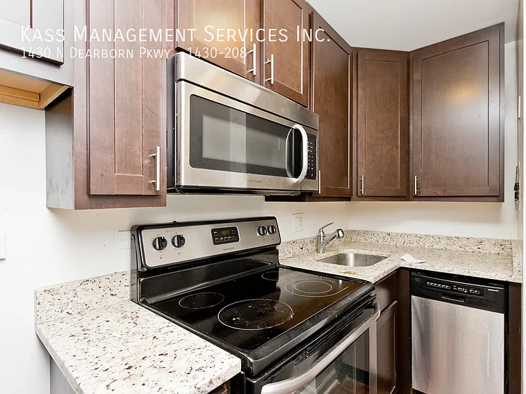 1430 N Dearborn Pkwy — Photo 84