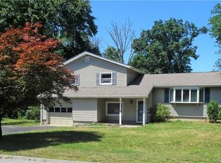 13 Clark Ln, Gales Ferry, CT 06335
