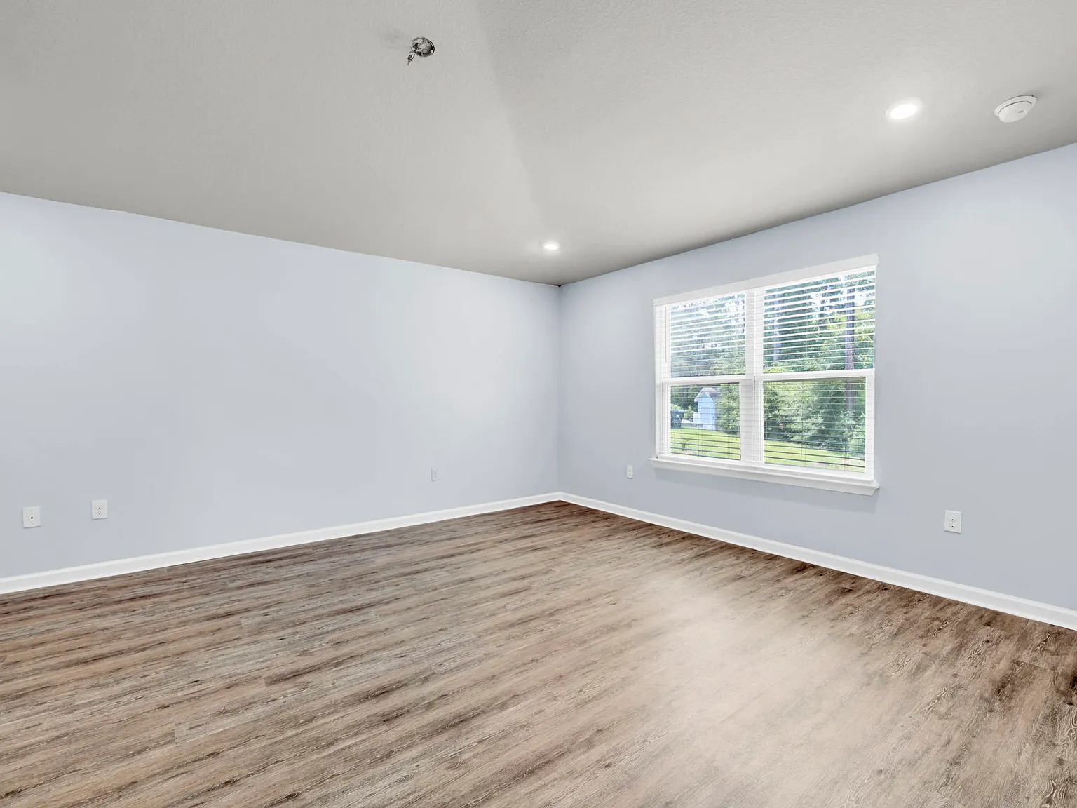 4 bed, 2122 sqft, $2,200 — Photo 2